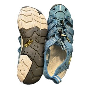 KEEN Women’s Whisper Hiking Closed Toe Sandal size 10
